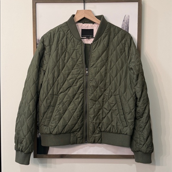 Banana Republic Jackets & Blazers - Banana Republic Quilted Olive Green Bomber Jacket